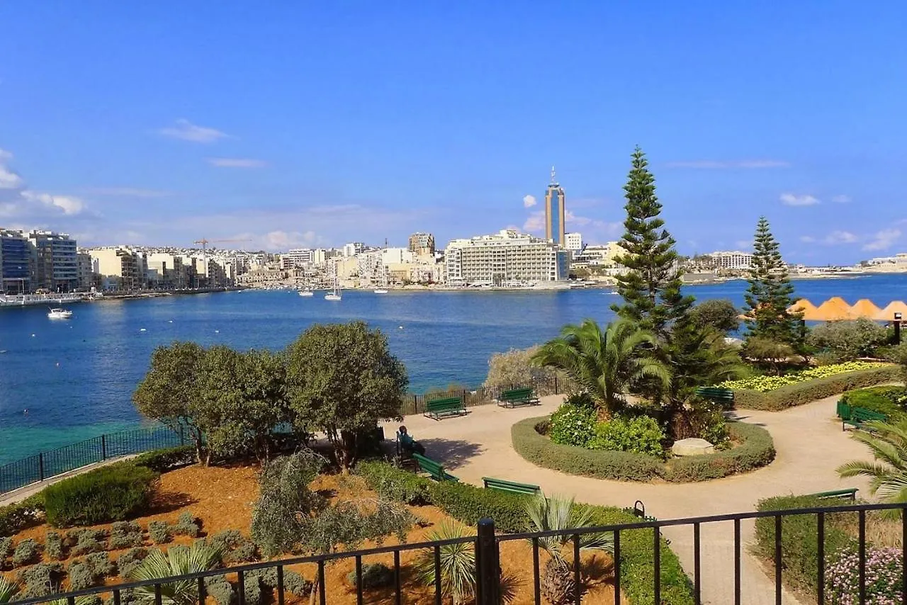 Bright, Spacious And Right In The Center Saint Julian's Apartment