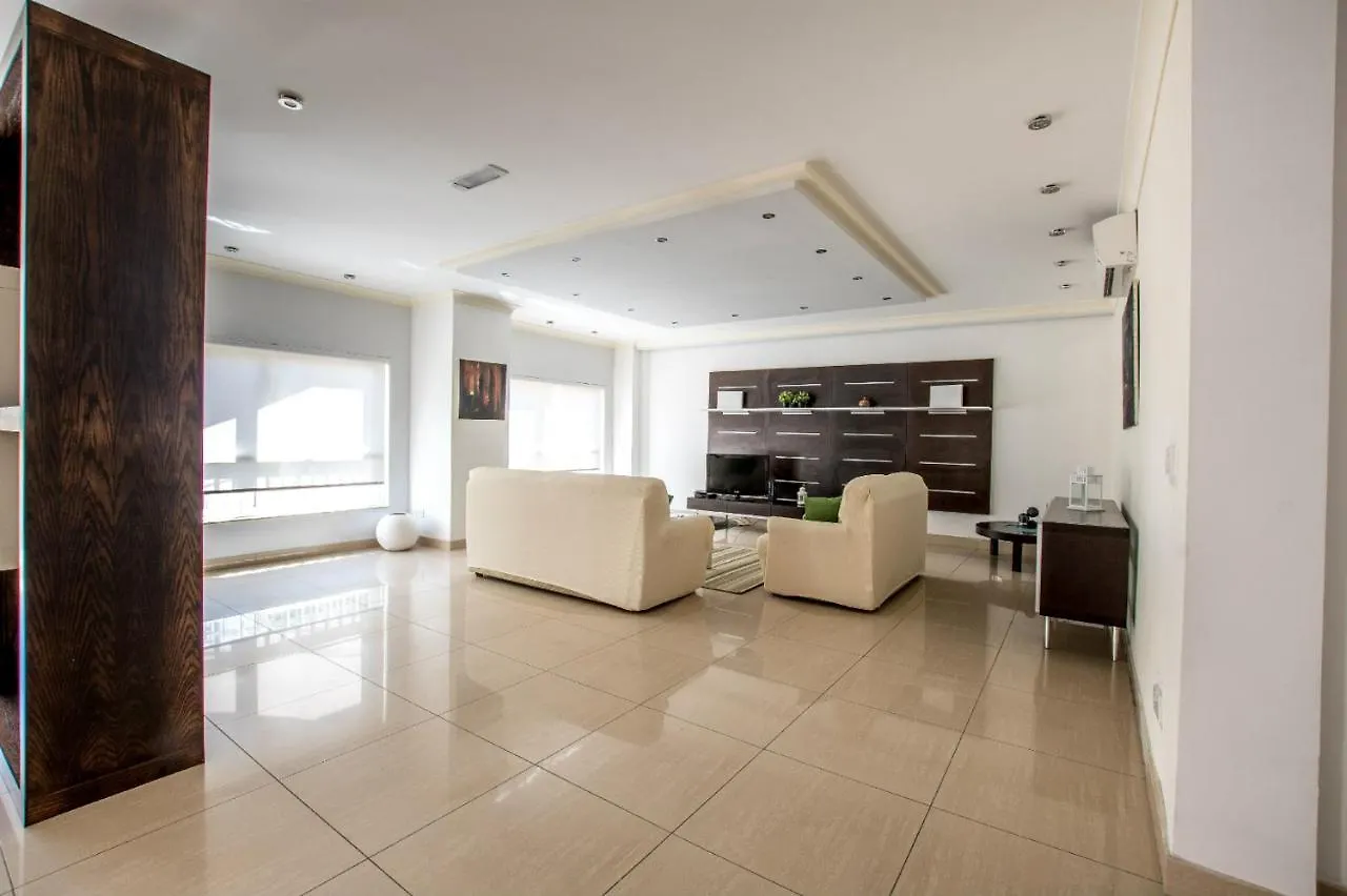 Bright, Spacious And Right In The Center Saint Julian's Apartment