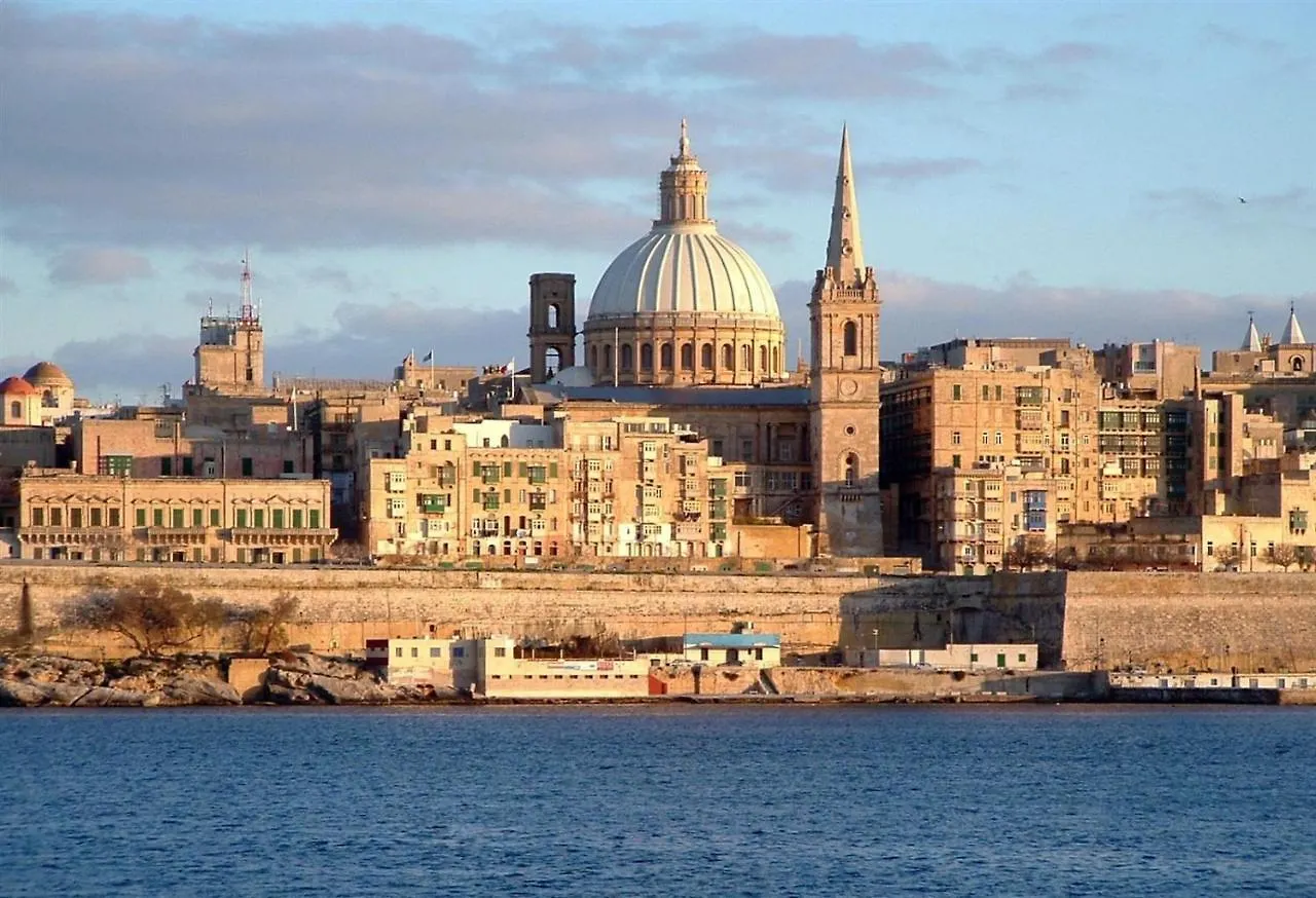 Bright, Spacious And Right In The Center Saint Julian's Malta