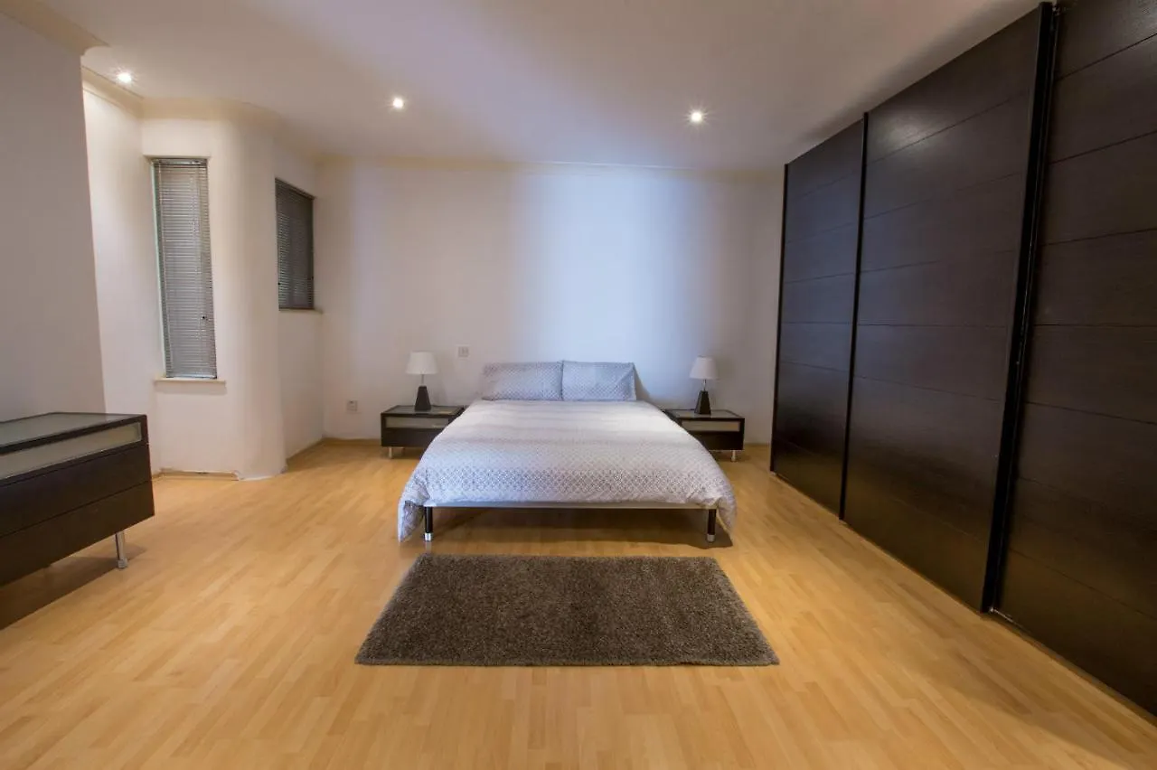 Bright, Spacious And Right In The Center Saint Julian's