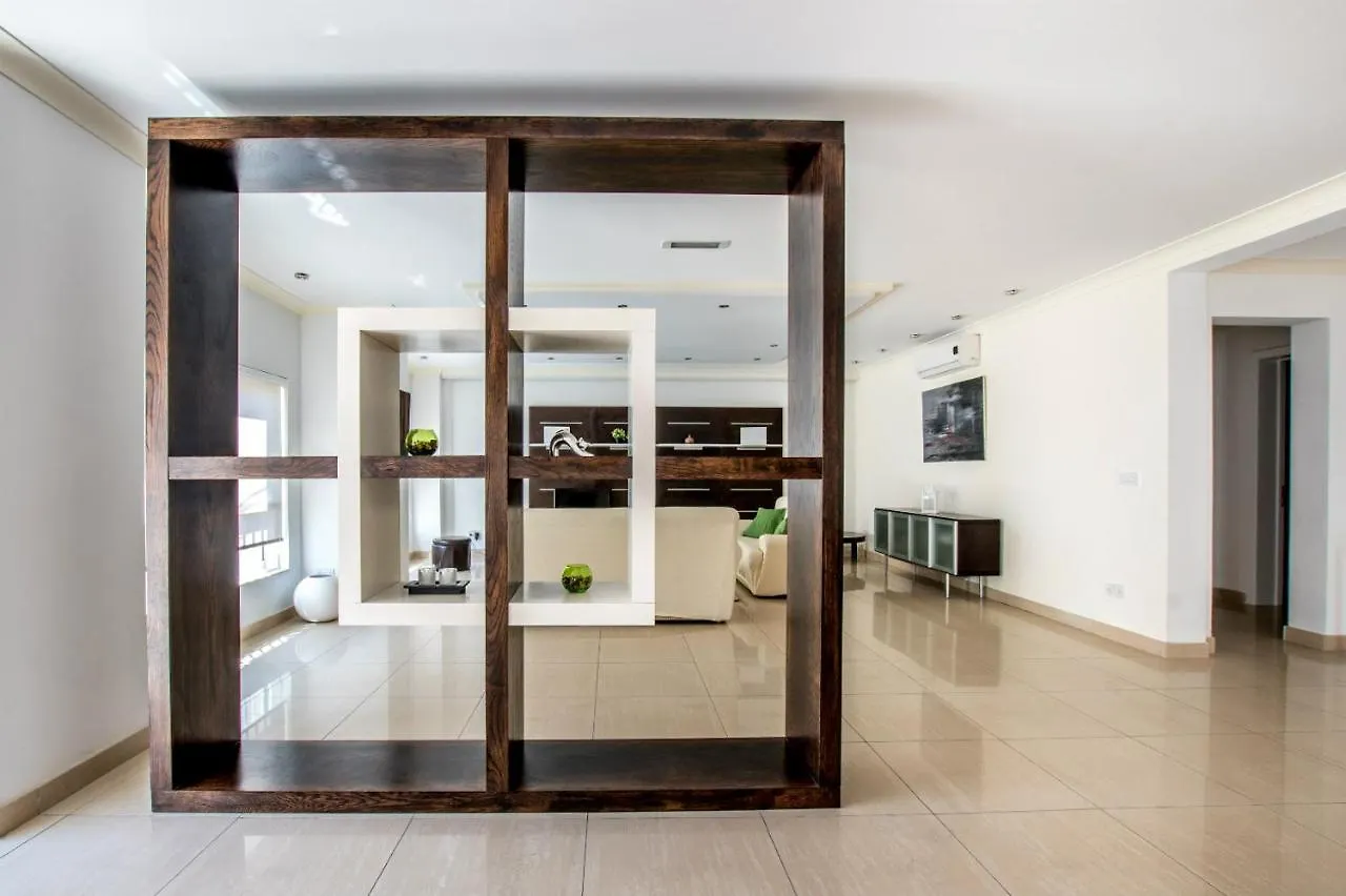 Apartment Bright, Spacious And Right In The Center Saint Julian's