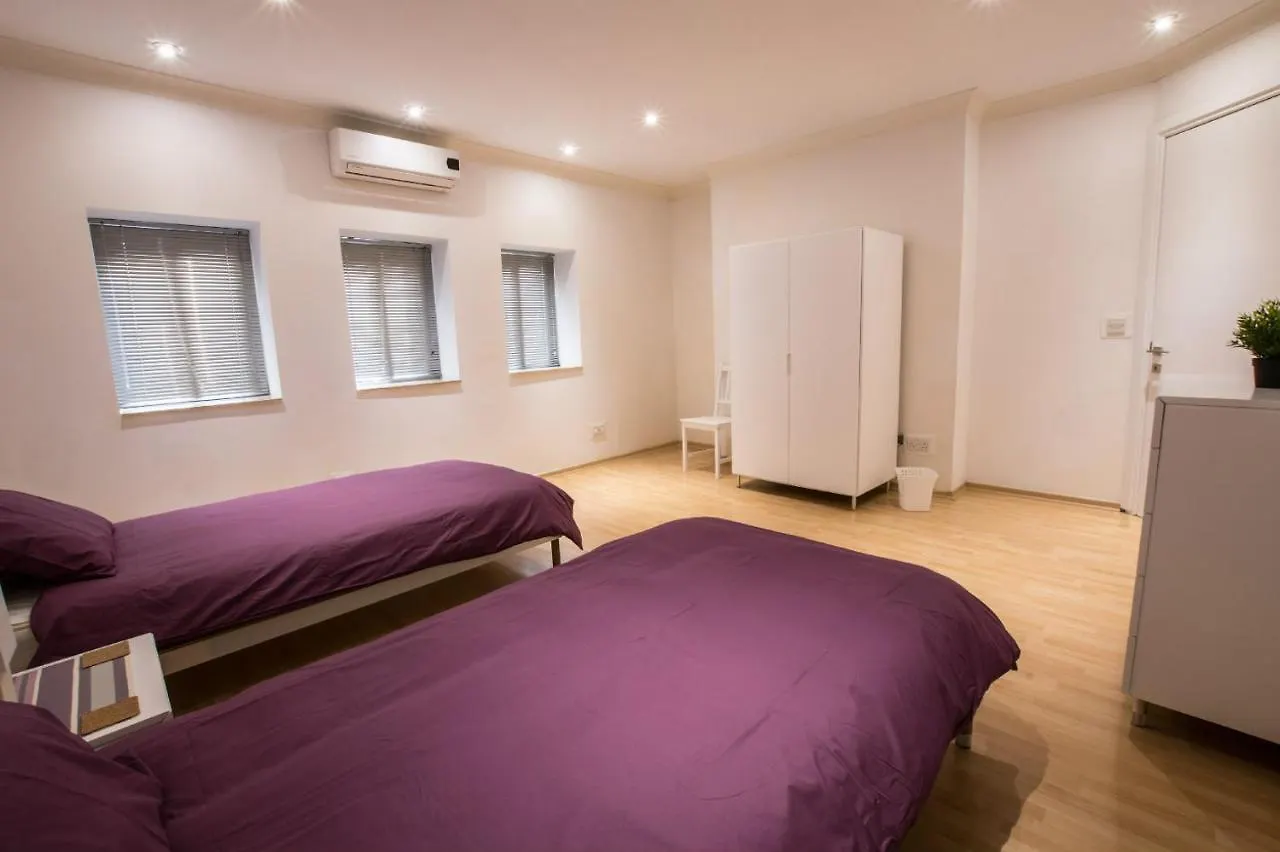Bright, Spacious And Right In The Center Saint Julian's Apartment